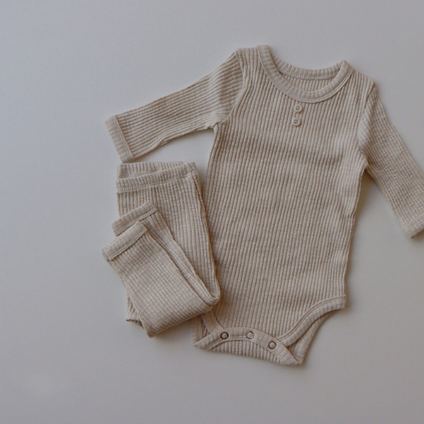 Annie & Charles® baby clothing set made from organic cotton