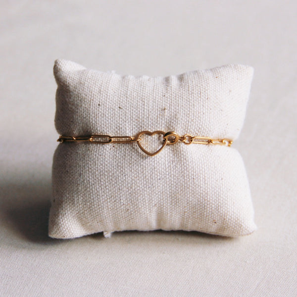 SA855: D-Chain bracelet with open heart lock – gold